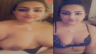 Sexy desi girl boobs show video call par sex chat karte