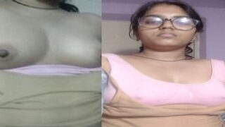 18+ Desi ladki pussy aur boobs show xxx Indian mms