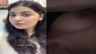 Famous Instagram girl ki boobs show sex mms