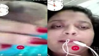 Nude gf ki boobs and pussy show Hindi mms viral