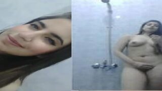 Kashmiri ladki bathroom me nude body show