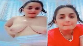 Kashmiri Muslim girl ke mote boobs show nangi