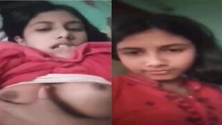 Hawasi girlfriend ki boobs show porn tape me