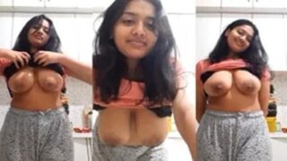 Kannada girl big boobs show black bra utarkar camera samne