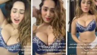 Desi sexy model Aditi Mistry ki bra panty porn cam show