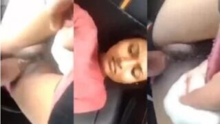 Jhaant wali ladki ki car me thukai Indian sex mms