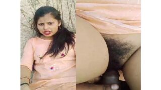 Maine gf ki hairy pussy chodi khule me mydesixxx clip